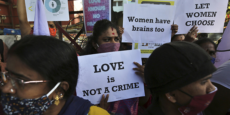 Proteste contro la legge anti-conversione dell'Uttar Pradesh, Bengaluru, 1 dicembre 2020 (AP Photo/Aijaz Rahi)