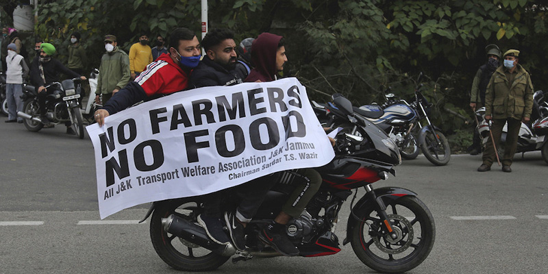 Manifestanti durante lo sciopero nazionale indetto dai contadini, Jammu, 8 dicembre
(AP Photo/Channi Anand)
