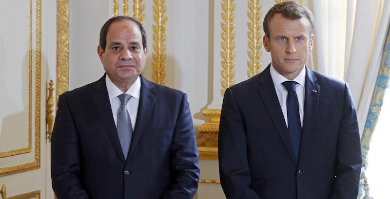 Al Sisi e Macron, nel 2017 (EPA/PHILIPPE WOJAZER)