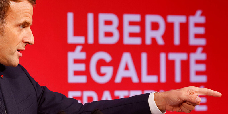 Emmanuel Macron, Parigi, 2 ottobre 2020 (Ludovic Marin / POOL via AP)