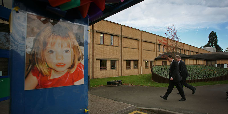 Una foto di Madeleine McCann esposta nel 2007 all'ospedale di Leicester, dove lavora Gerry McCann, il padre della bambina (Christopher Furlong/Getty Images)