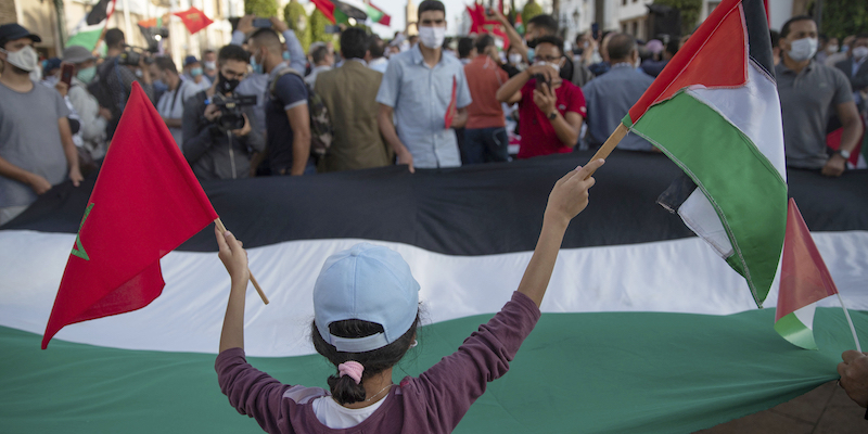 Una protesta nella capitale del Marocco, Rabat, lo scorso settembre contro la normalizzazione dei rapporti con Israele. (AP Photo/Mosa'ab Elshamy)
