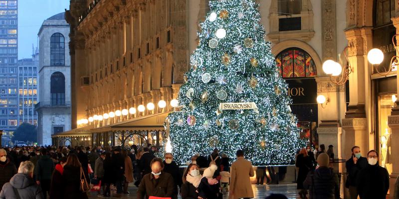 La Galleria Vittorio Emanuele a Milano, il 16 dicembre 2020 (ANSA / PAOLO SALMOIRAGO)