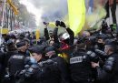 I nuovi scontri a Parigi per la legge sulla sicurezza