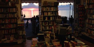 "Ultima Spiaggia", due librerie gemelle a Ventotene e Camogli