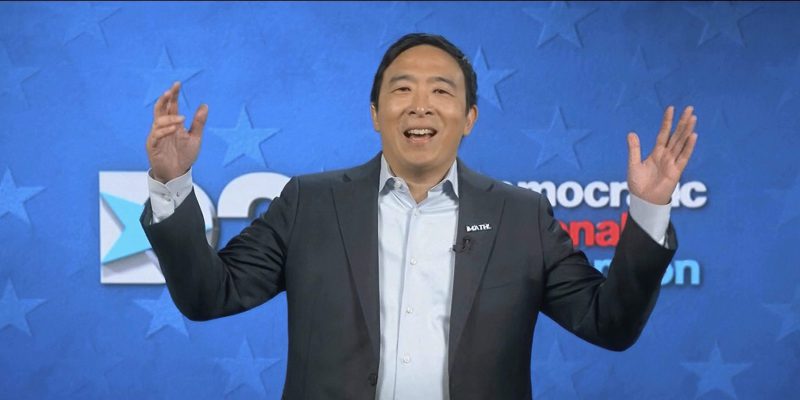 Andrew Yang parla in videoconferenza durante la quarta serata della convention nazionale dei Democratici, lo scorso 20 agosto. (Democratic National Convention via AP)