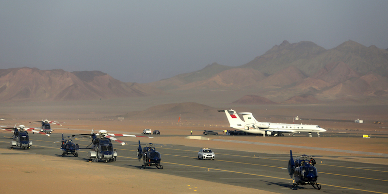 L'aeroporto di Al Ula, in Arabia Saudita, dove i leader dei paesi del Golfo Persico si incontreranno martedì 5 gennaio (AP Photo/Amr Nabil, LaPresse)