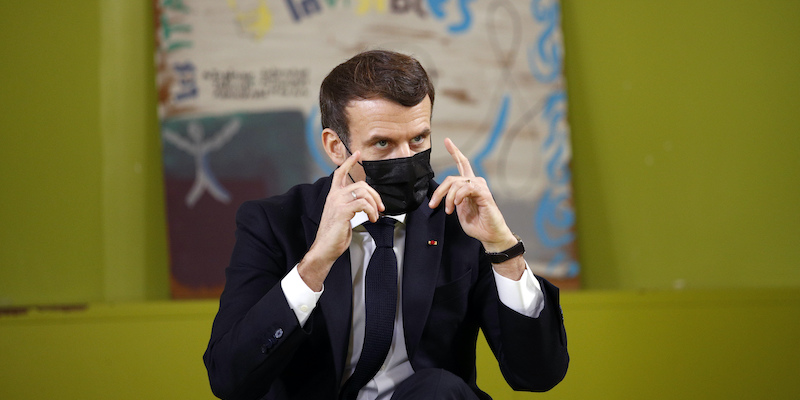Il presidente francese Emmanuel Macron nell'incontro del 21 gennaio all'università Paris-Sarclay a Parigi, in Francia (Yoan Valat/Pool Photo via AP, LaPresse)