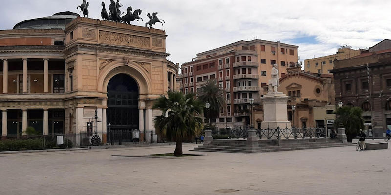 La città di Palermo deserta durante la zona rossa
(ANSA/RUGGERO FARKAS)