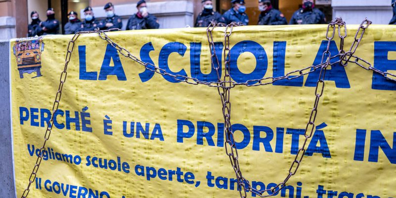 In Campania l'insegnamento in presenza per le scuole medie potrà riprendere dal 25 gennaio, e per le scuole superiori dal primo febbraio