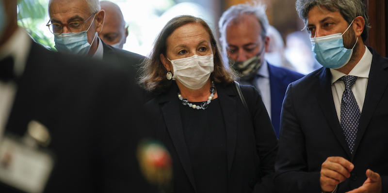 La ministra dell’Interno, Luciana Lamorgese, e il presidente della Camera, Roberto Fico.(ANSA/GIUSEPPE LAMI)