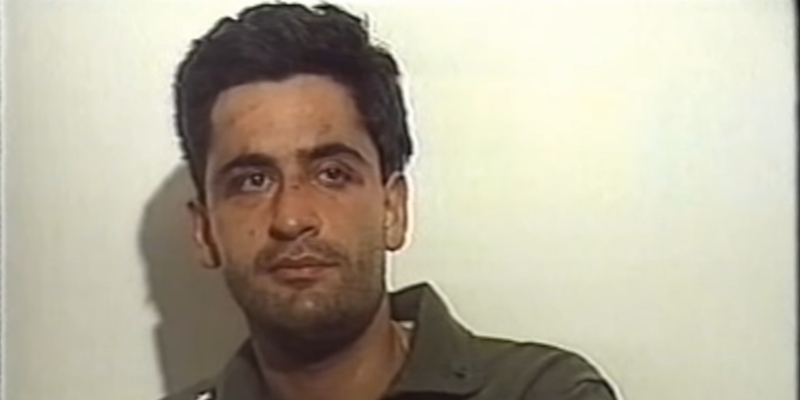 Un fotogramma del video dell'interrogatorio al capitano Maurizio Cocciolone diffuso dalla tv irachena il 20 gennaio 1991, due giorni dopo che il militare era stato fatto prigioniero