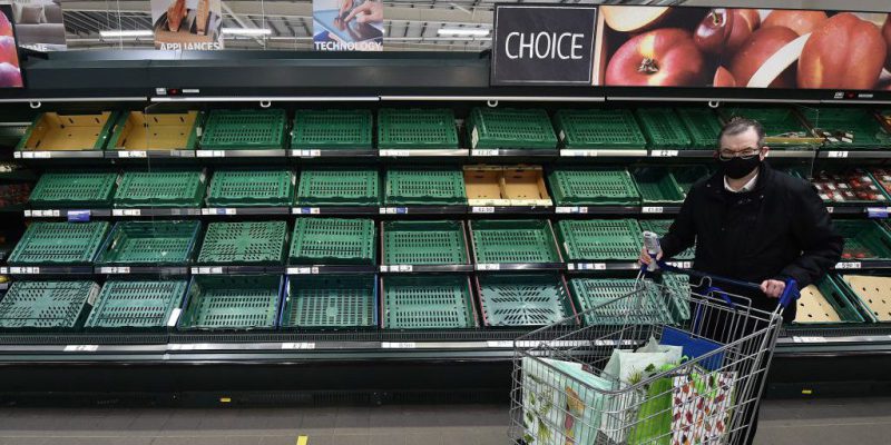 Un supermercato della catena Tesco a Belfast, in Irlanda del Nord, il 14 gennaio 2021. (Charles McQuillan/ Getty Images)