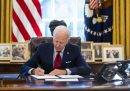 Joe Biden ha cambiato una regola che impediva i finanziamenti federali a organizzazioni a favore dell'aborto