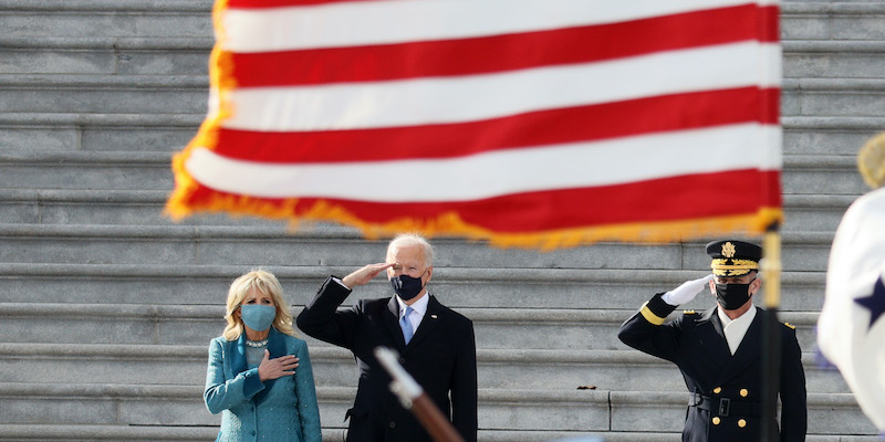 Joe Biden e la moglie Jill Biden al termine della cerimonia (Joe Raedle/Getty Images)