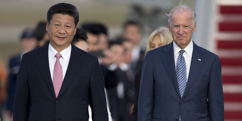 Xi Jinping e Joe Biden nel 2015. (AP Photo/Carolyn Kaster, File)