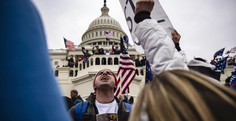 Sostenitori di Trump fuori dal Campidoglio
(Samuel Corum/Getty Images)