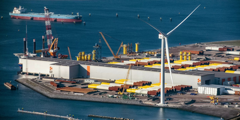 Il prototipo di Haliade-X nel porto di Rotterdam, Paesi Bassi (GE)