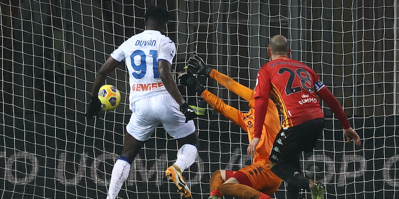Duvan Zapata in gol contro il Benevento (Alessandro Garofalo/LaPresse)