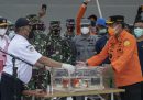 È stata recuperata la scatola nera dell'aereo precipitato sabato in Indonesia con 62 persone a bordo