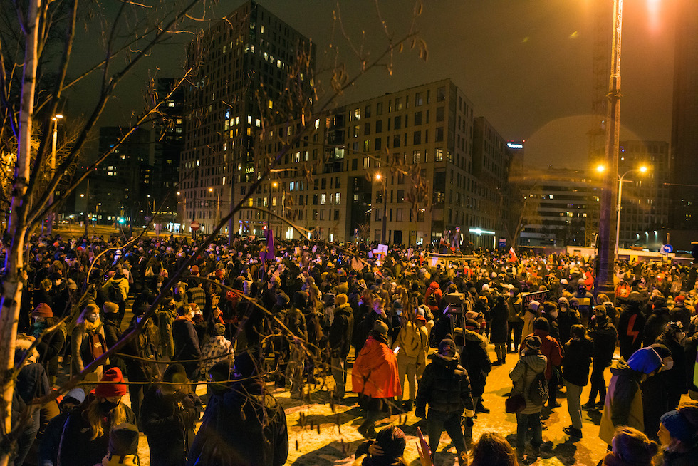 La manifestazione della sera del 29 gennaio a Varsavia (Attila Husejnow/SOPA Images via ZUMA Wire)