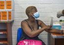 Il Sudafrica redistribuirà in altri paesi il vaccino di AstraZeneca, dopo i dubbi sulla sua efficacia contro la variante del coronavirus più diffusa nel paese