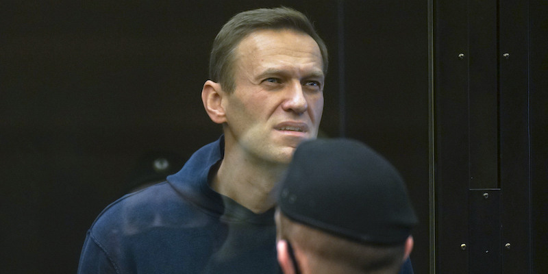 Alexei Navalny in una cella del tribunale durante il processo a Mosca, in Russia, il 2 febbraio (Moscow City Court via AP, LaPresse)