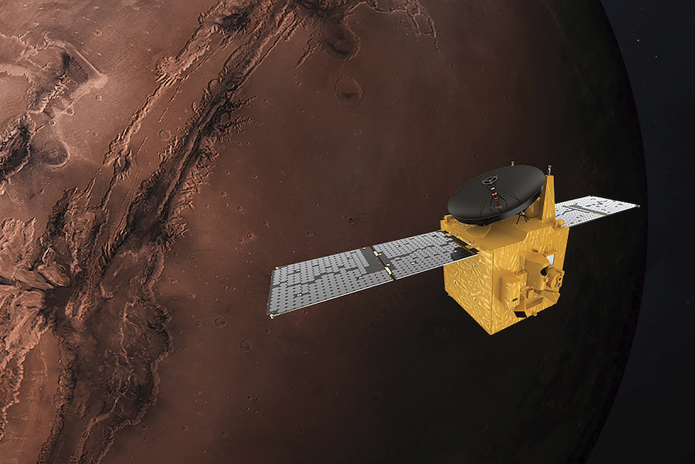 La sonda Hope in un'elaborazione grafica, con Marte sullo sfondo (Alexander McNabb/MBRSC via AP)