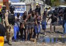 400 detenuti sono fuggiti e 25 persone sono state uccise durante un’evasione di massa da un carcere di Haiti