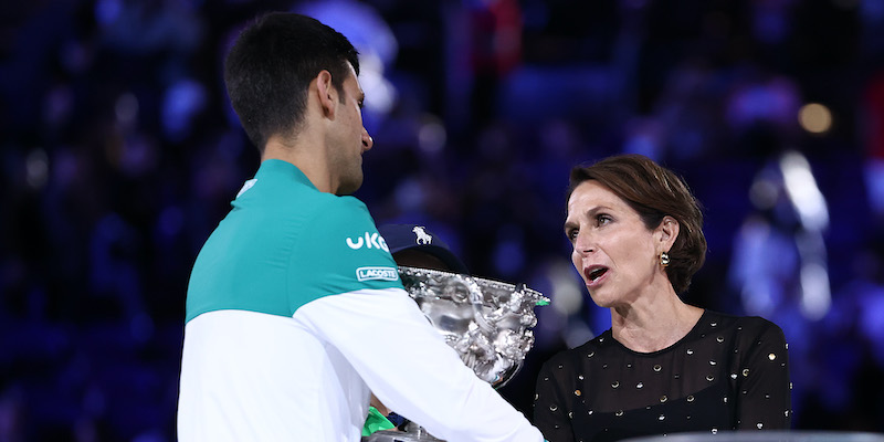 Jayne Hrdlicka e Novak Djokovic durante la premiazione degli Australian Open (Cameron Spencer/Getty Images)