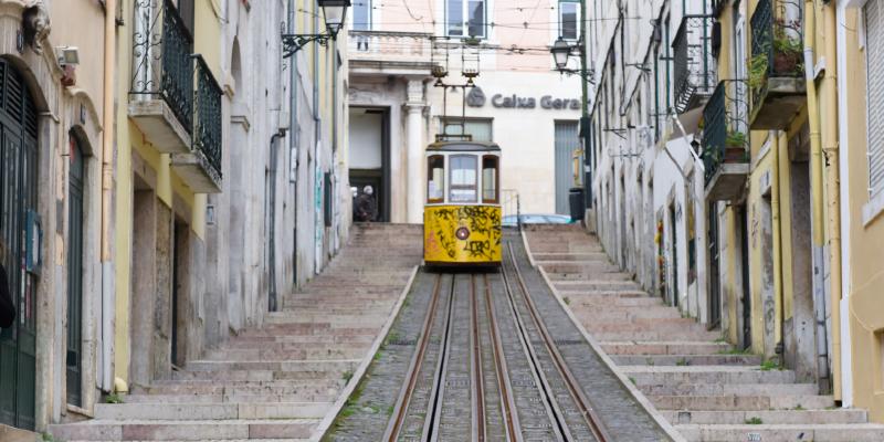 Rua da Bica da Duarte Belo, Lisbona, 18 febbraio 2021. (Gustavo Valiente/ Parsons Media via ZUMA Wire / ANSA)