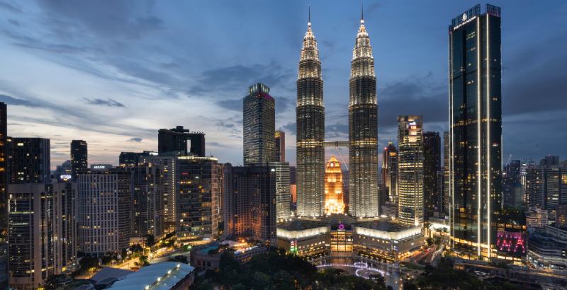 Le Petronas Towers a Kuala Lumpur, la capitale della Malesia. (AP Photo/ Vincent Thian)