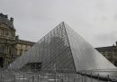 Il Louvre sta facendo le pulizie