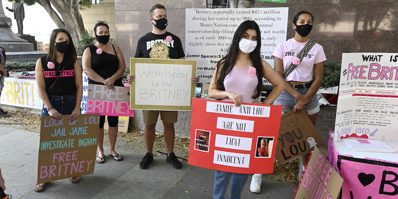Una protesta del movimento #FreeBritney fuori da un tribunale di Los Angeles, il 16 settembre 2020 (Frazer Harrison/Getty Images)
