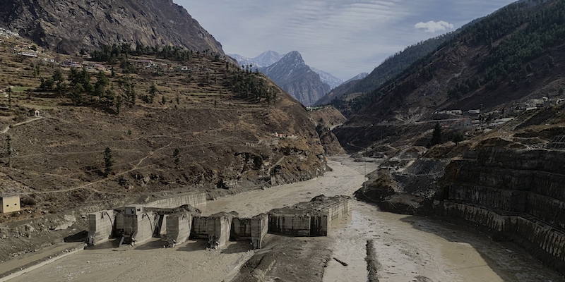 I resti della diga della centrale idroelettrica Tapovan nell'Uttarakhand, in India, il 9 febbraio 2021 (AP Photo/Rishabh R. Jain, La Presse)