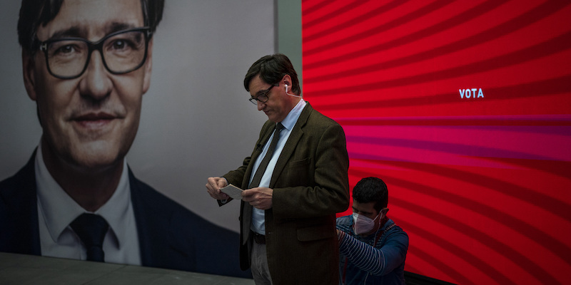 Il socialista Salvador Illa, il candidato in testa nei sondaggi sulle elezioni catalane. (AP Photo/Emilio Morenatti)