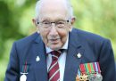 È morto a 100 anni Tom Moore, veterano di guerra britannico noto per la sua attività filantropica