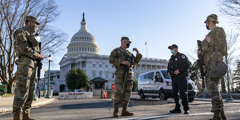 La sicurezza intorno al Congresso degli Stati Uniti, che è rimasta rafforzata dopo gli attacchi del 6 gennaio (AP Photo/J. Scott Applewhite, LaPresse)