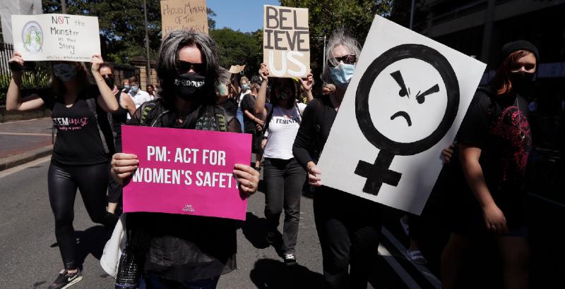 Proteste dei movimenti femministi contro le violenze di genere e la cultura sessista a Sydney, in Australia, 15 marzo 2021 (AP Photo/ Rick Rycroft)