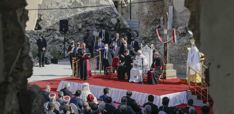 Papa Francesco tra le rovine di Mosul, Iraq (AP Photo/Andrew Medichini)