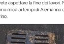 Un consigliere del M5S di Roma ha "riparato" un tombino con una foto ritoccata
