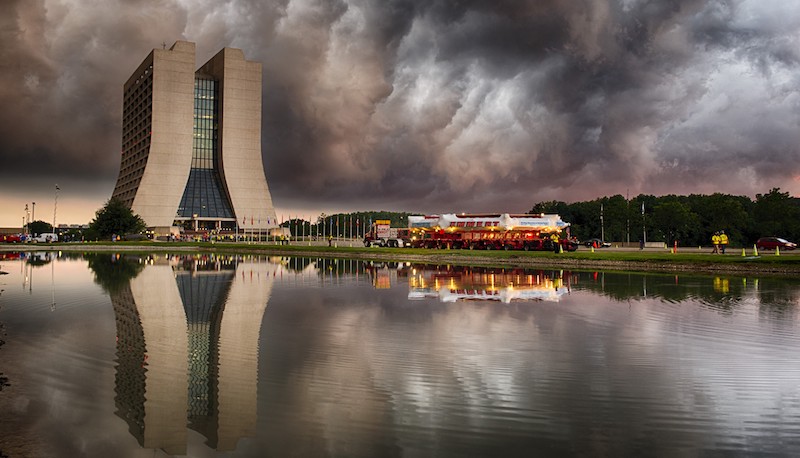 Uno degli edifici principali del Fermilab, vicino a Chicago, Stati Uniti (Fermilab)