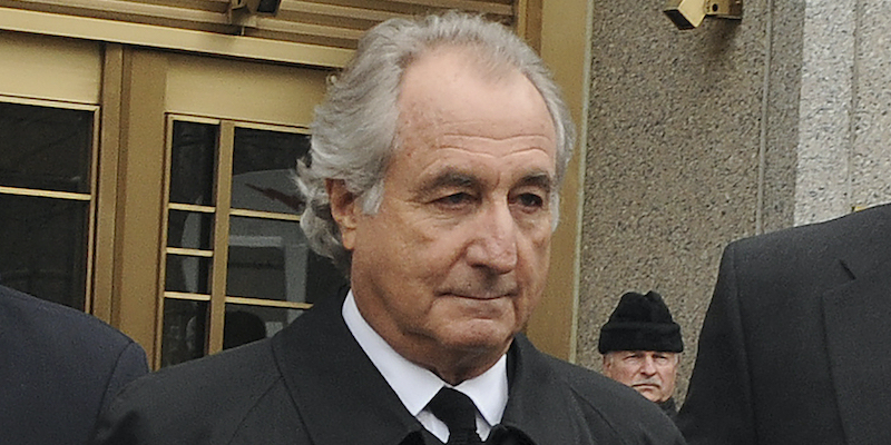 Bernard Madoff nel 2009 (AP Photo/ Louis Lanzano, File)