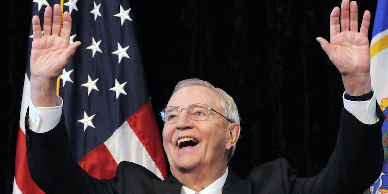 Walter Mondale nel 2012 (AP Photo/Jim Mone, file)