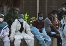 A Delhi è stato imposto un lockdown di una settimana, a causa della più grave ondata di coronavirus in India dall'inizio della pandemia