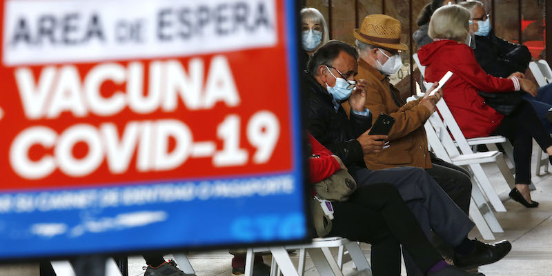 Uno dei punti di vaccinazione a Santiago, la capitale del Cile (Marcelo Hernandez/Getty Images)