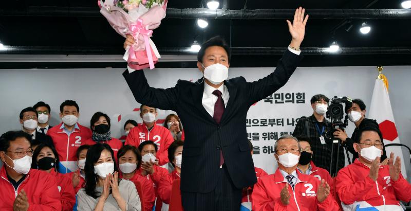 Il nuovo sindaco di Seul, Oh Se-hoon, candidato del Partito Unito del Futuro, 8 aprile 2021. (Song Kyung-Seok/ Pool Photo via AP)