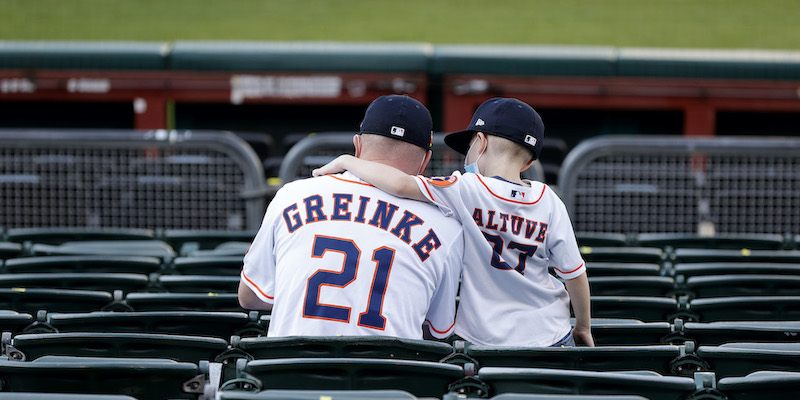 Padre e figlio alla partita degli Houston Astros a Oakland (Ezra Shaw/Getty Images)
