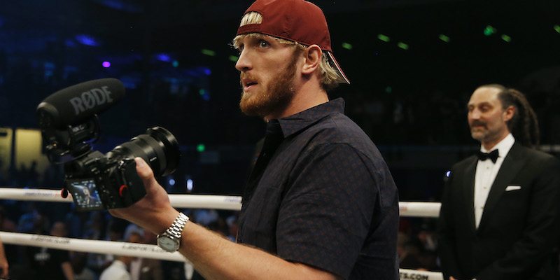 Logan Paul all'incontro tra il fratello Jake Paul e AnEsonGib a Miami (Michael Reaves/Getty Images)