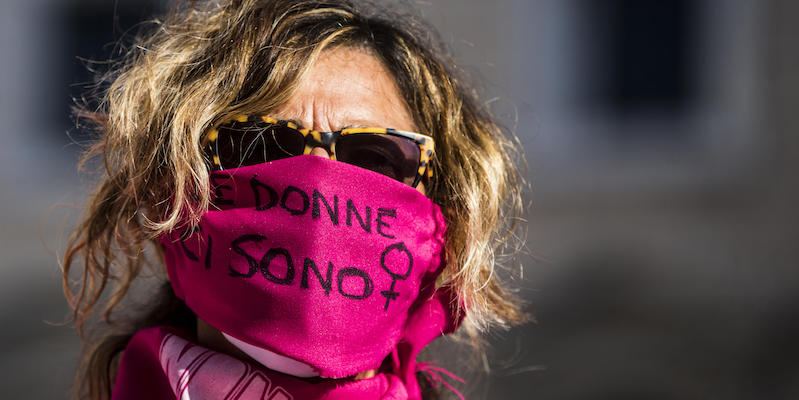 Manifestazione di "Non una di Meno" contro la violenza di genere, Roma, 25 novembre 2020 (ANSA/ANGELO CARCONI)